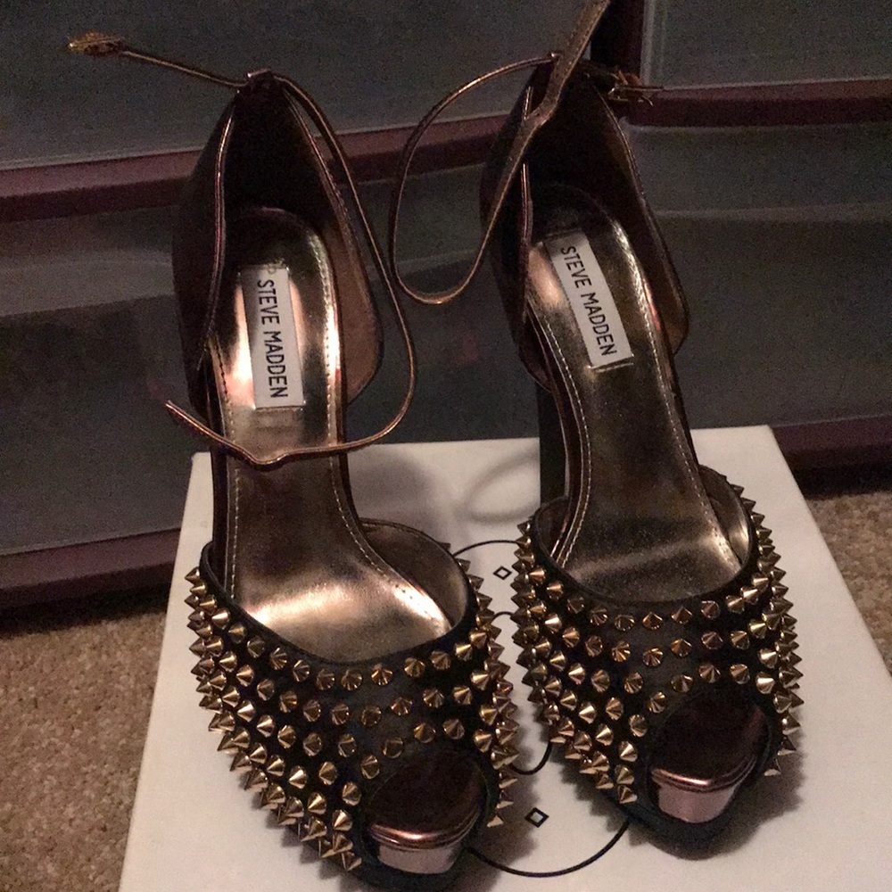 Strappy heel